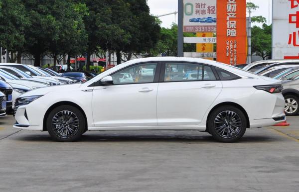 想花10萬左右，買動力強省油的轎車，不妨看看東風風神奕炫MAX