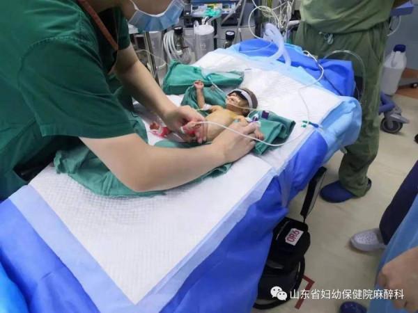 一個麻醉醫生值班的一天：守護在無影燈下的戰鬥友誼