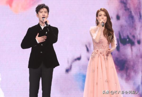 央視中秋晚會變修羅場：一對情侶、兩對舊愛，還有四對“情敵”