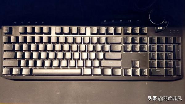 文字工作者用上電競鍵鼠是什麼體驗？上手腹靈套裝，點贊按鍵體驗