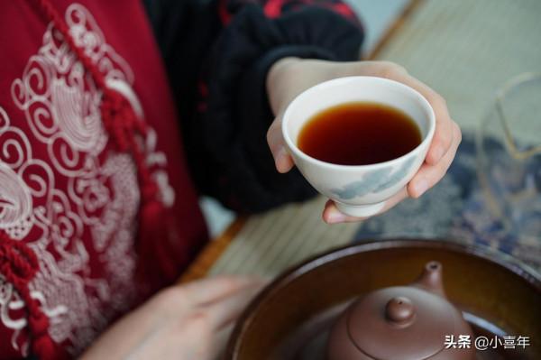 有的茶“越喝越渴”正常嗎？為什麼會出現這種情況？