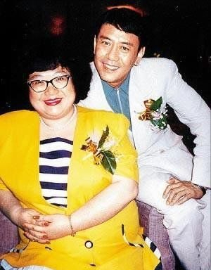 2002年，“一代妖男”羅文去世，為何鄧光榮在葬禮上怒罵劉鑾雄？