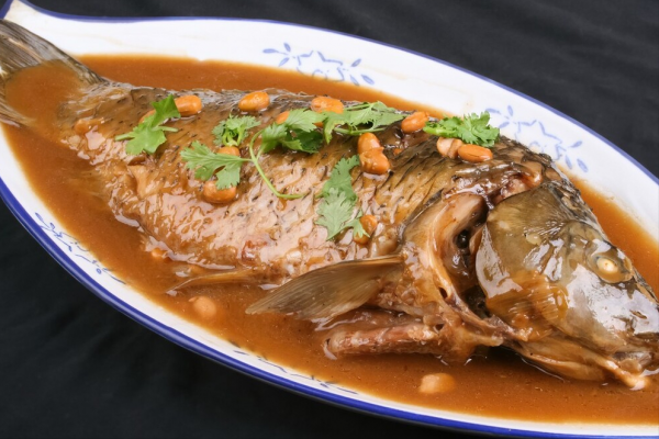 不管燉什麼魚，記住別用料酒去腥，多倒2味料，魚肉香嫩還不腥