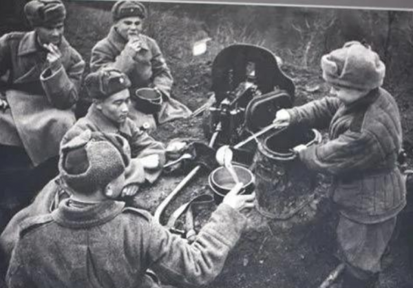 蘇聯傳奇狙擊手：黃面板、 煙不離手，4年殺敵368個