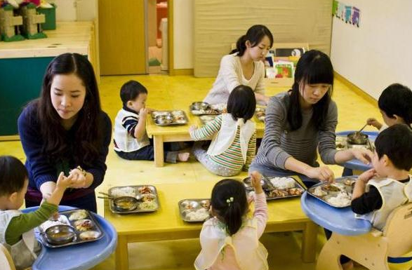 一名幼師曬出工資單,抱怨活多錢少待遇差,家長:這還不知足? 一名幼師曬出工資單,抱怨活多錢少待遇差,家長:這還不知足?