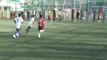 追光 |“終於奪冠了！”9歲男足隊長痛哭，事情並不簡單……