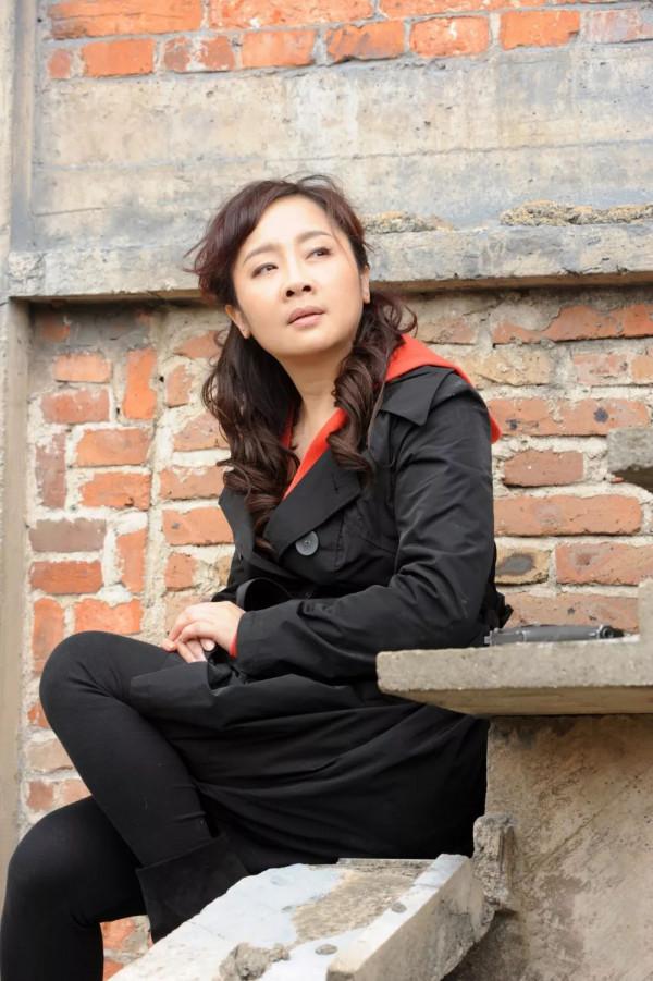 著名演員唐靜：與王新軍離異後，她與兒子的生活狀況怎樣？