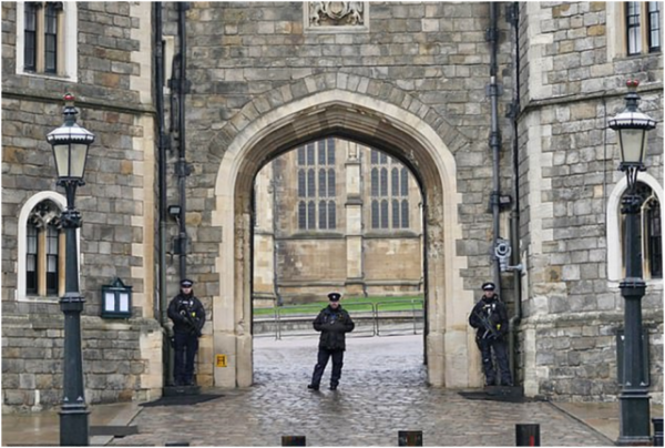 復仇?印度少年持十字弓擅闖城堡,曾公開揚言要“刺殺英女王” 復仇?印度少年持十字弓擅闖城堡,曾公開揚言要“刺殺英女王”