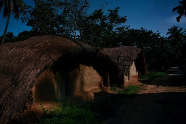 月光下的白查村