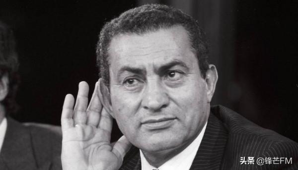 牽引炮上跳下4人,手持衝鋒槍掃射,回顧埃及總統薩達特遇刺事件 牽引炮上跳下4人,手持衝鋒槍掃射,回顧埃及總統薩達特遇刺事件