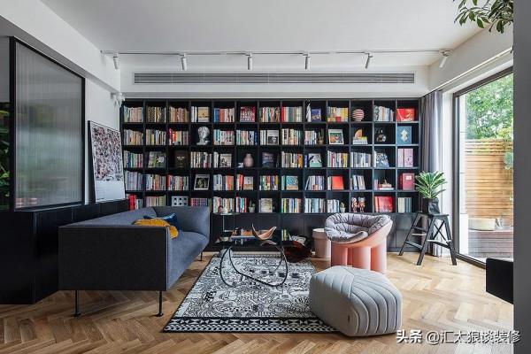 70㎡，有圖書館有咖啡角還有小花園，若有這樣一個家，還要啥別墅