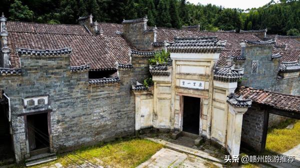 江西曾富甲一方的傳奇古村，裡面竟有48座祠堂，距今已有千年歷史