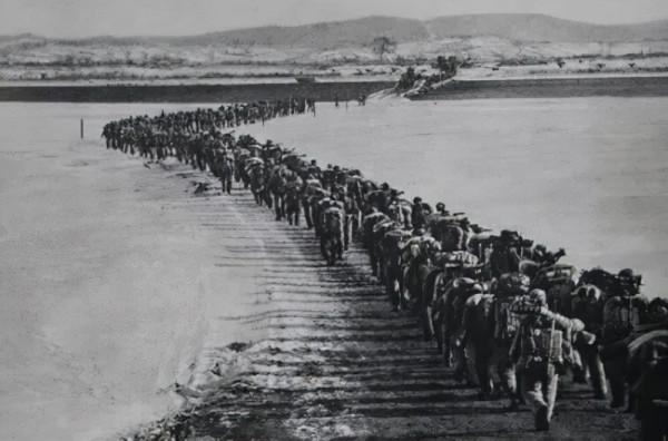 抗美援朝時，有一批隊伍曾秘密援助我國，一旦被抓就立刻開槍自殺