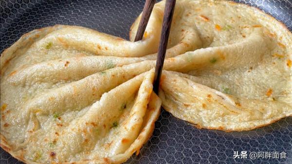 攤煎餅很多人會做，調麵糊易忽略一步，教你一招，怎麼攤都好吃