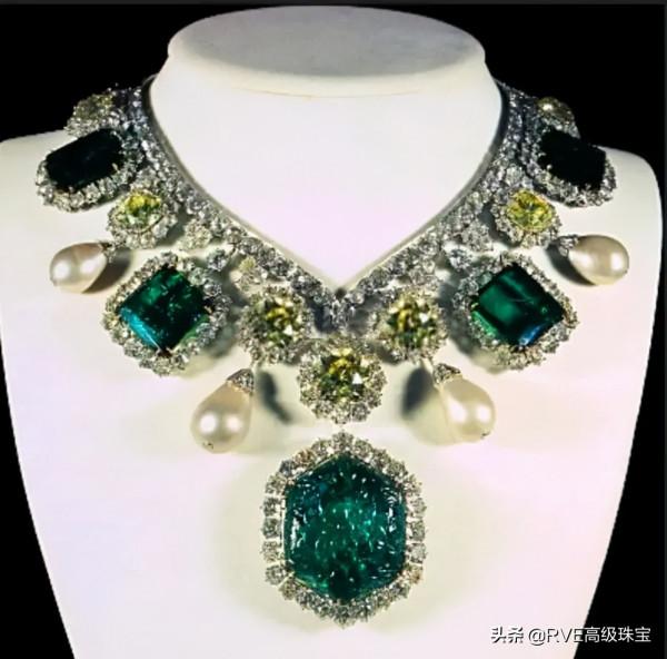 “伊朗玫瑰”法拉赫:靠變賣珠寶繼續富貴的末代王后 “伊朗玫瑰”法拉赫:靠變賣珠寶繼續富貴的末代王后