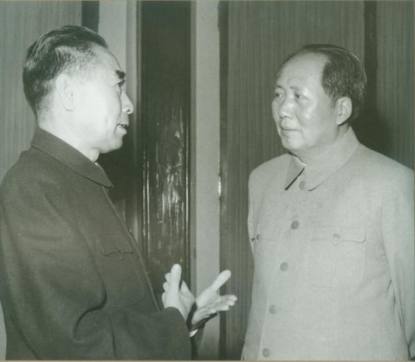 網上流傳毛主席寫給周總理的詩詞是真的嗎? 網上流傳毛主席寫給周總理的詩詞是真的嗎?