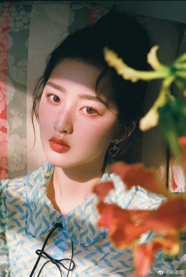 關曉彤、張子楓要有危機感了?這個00後小花預備役有點特別 關曉彤、張子楓要有危機感了?這個00後小花預備役有點特別