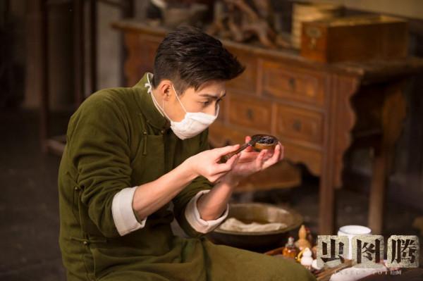 民國懸疑劇《蟲圖騰》強勢來襲，張銘恩挑大樑，搭檔胡冰卿