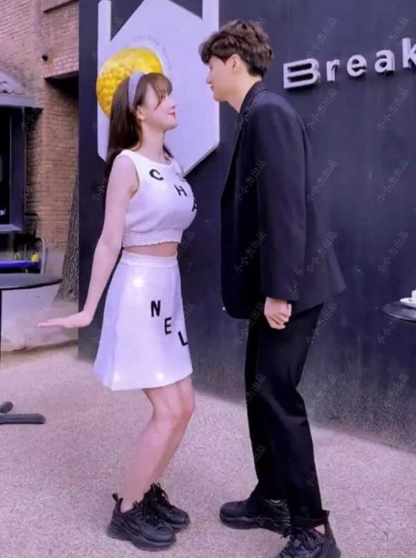 張檬金恩聖公開後人氣下降，拍非主流土味影片，直播帶貨一言難盡