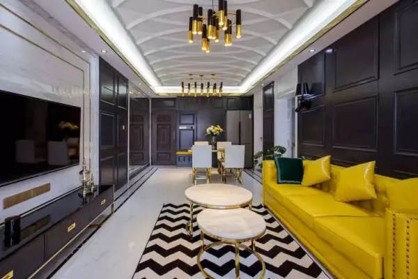 小戶型也能駕馭輕奢風，配色豔而不俗，黃銅+大理石高階感爆棚