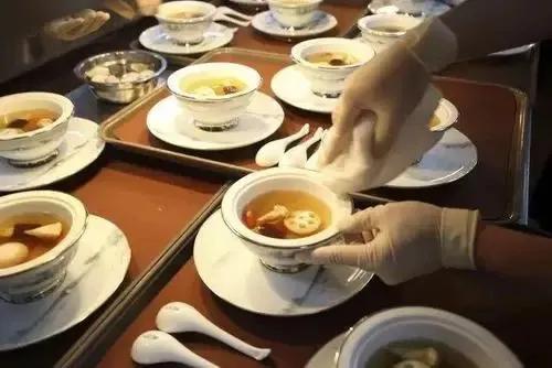 中國的國宴有多驚豔？基辛格被一隻雞征服，連尼克松都讚不絕口