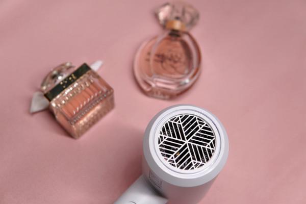 小巧可愛風兒柔，讓孩子更能接受的飛科 FLYCO 電吹風機上手評測