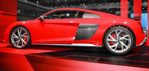 男人夢想中的跑車，奧迪R8，搭載5.2L V10引擎