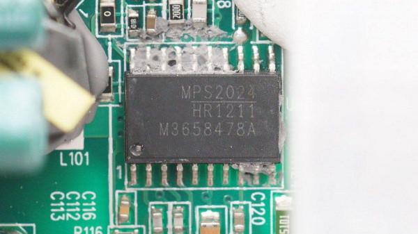 用料豪華，有錢果真可以為所欲為，微軟Xbox Series X主機電源拆解