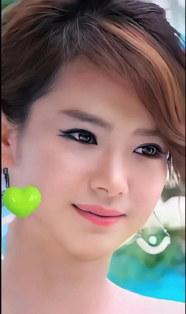 演員戚薇美照歡迎觀看