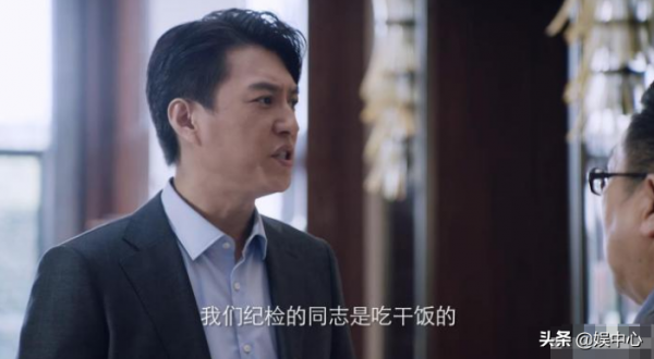 靳東要騎行1萬公里被網友吐槽，與李健座談會，人設打臉了