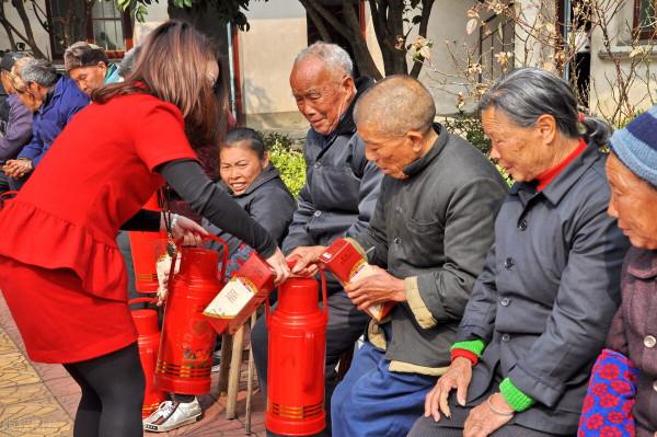 村裡老人說,“窮不走親,富不還鄉”!我們還該信嗎? 村裡老人說,“窮不走親,富不還鄉”!我們還該信嗎?