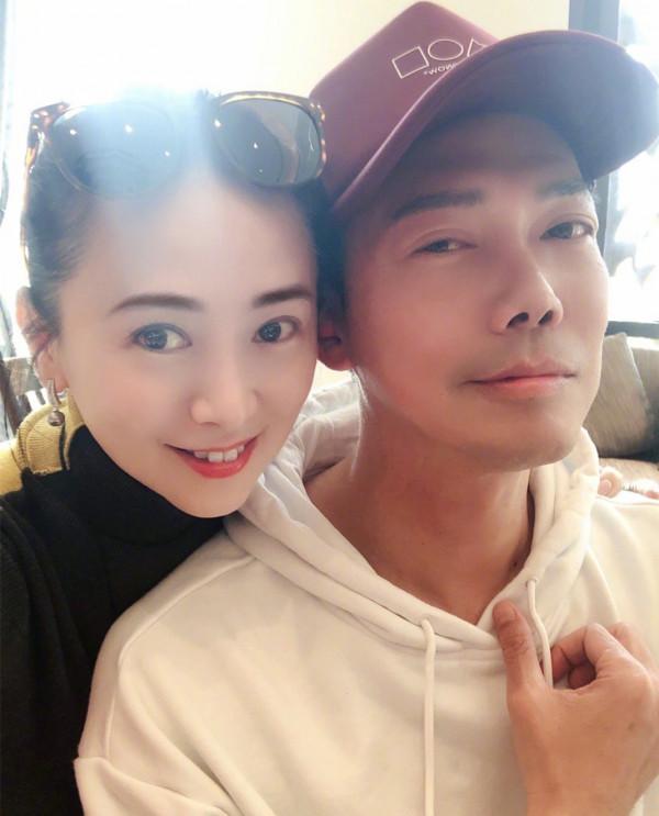 謝天華參加聚會，翁虹與同學謝君豪32年後同框，均凍齡有術狀態好