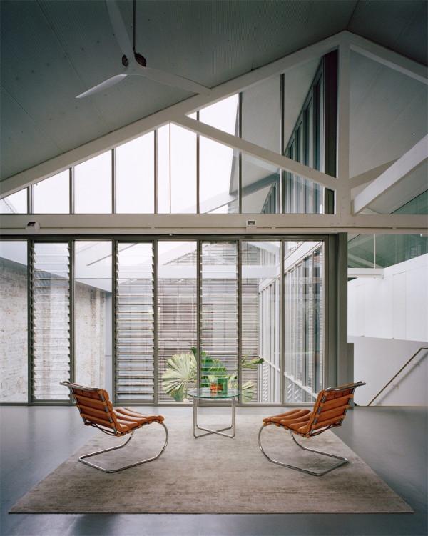 工業倉庫改造成家庭住宅，復古和現代風會擦出怎樣的火花？