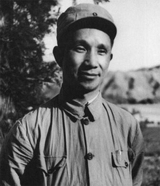 1980年粟裕親授錦囊妙計,改變中國的國防戰略,鄧小平親自到場決策