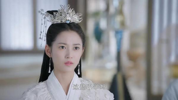 同樣是演美人魚，鍾麗緹董璇驚豔，楊冪辣眼，甘婷婷像&OpenCurlyDoubleQuote;水鬼&rdquo;