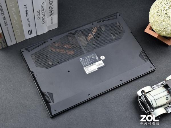 筆記本的超跑設計 可算是讓機械師黑幽靈給玩明白了