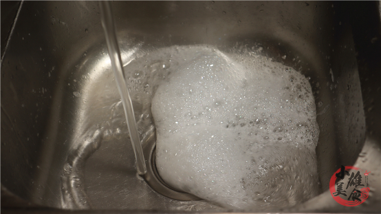 洗碗池下水道不管有多堵，只需一個塑膠瓶，馬上疏通，不花一分錢