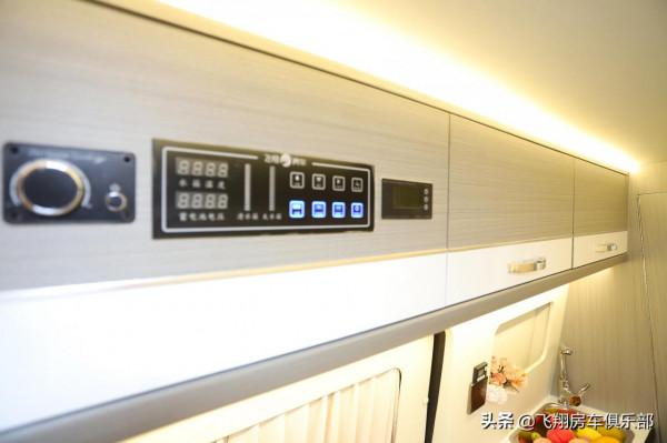 經濟實用油耗低,2.0T自動擋,福特新全順B型,新手入門級房車 經濟實用油耗低,2.0T自動擋,福特新全順B型,新手入門級房車