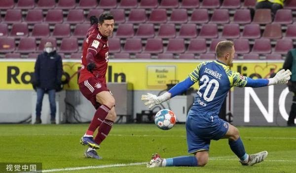 「圖」德甲-萊萬戴帽穆勒薩內兩助攻 拜仁4-0科隆