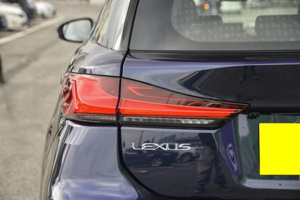 油耗4&period;6L，外觀運動價格實惠，雷克薩斯CT家用合適嗎？