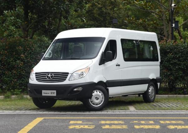 江淮一直致力於輕客，推出的星銳國六版，內飾很素但很實用