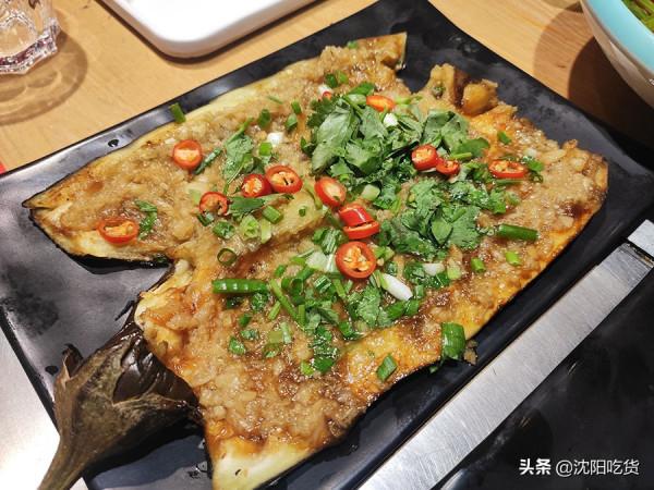 這頓飯至少4個人才能吃,一個腿不知不覺就沒了,蘸蒜蓉辣醬真香 這頓飯至少4個人才能吃,一個腿不知不覺就沒了,蘸蒜蓉辣醬真香