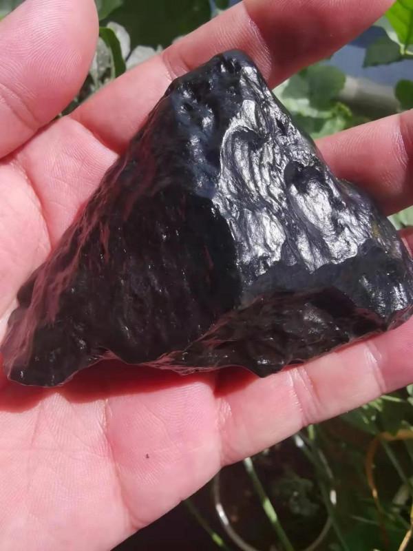 戈壁黑青和田玉