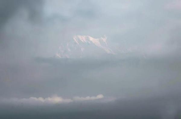 在尼泊爾觀雪山日出
