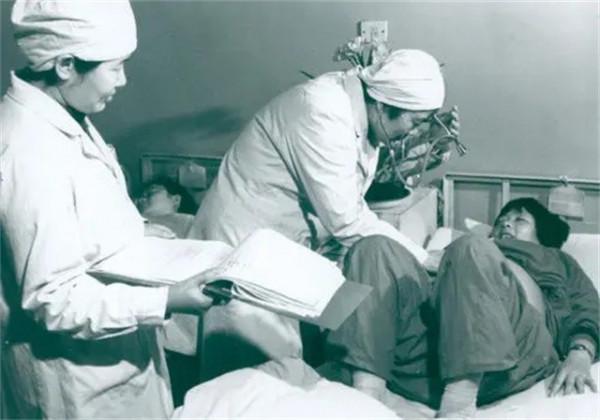 中國首例試管嬰兒鄭萌珠,31年後,在出生時的產房誕下一健康女嬰 中國首例試管嬰兒鄭萌珠,31年後,在出生時的產房誕下一健康女嬰