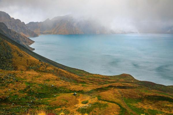 《盜墓筆記》的青銅門真的存在？據傳長白山就有，需爬1442級天梯