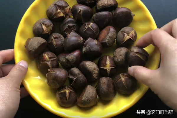 吃了30年板栗才知道，板栗殼上有個“小機關”，1秒剝一個，爽