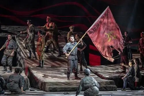 1947年刑場上，一革命者掙扎著喊道：“家裡有狗，快回家”