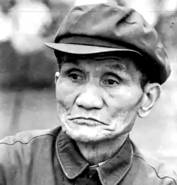 從出生就入獄,8年牢獄生活從未嘗過糖果的味道,犧牲前身中數刀 從出生就入獄,8年牢獄生活從未嘗過糖果的味道,犧牲前身中數刀