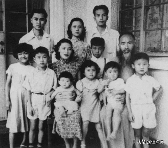 張大千極罕見「朱橙潑彩」染寫秋色 美術館級鉅作驚豔亮相中國嘉德 張大千極罕見「朱橙潑彩」染寫秋色 美術館級鉅作驚豔亮相中國嘉德